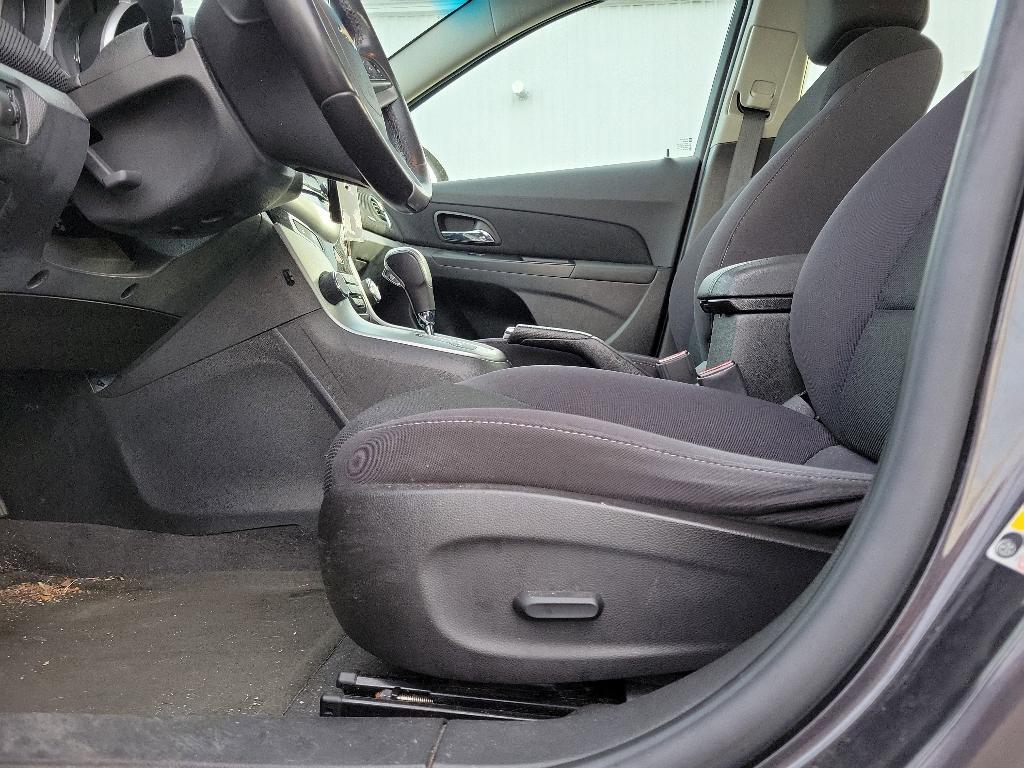 used 2014 Chevrolet Cruze car, priced at $6,500