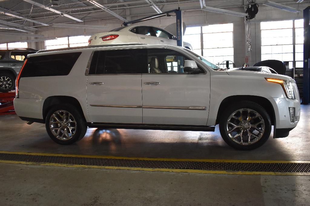 used 2018 Cadillac Escalade ESV car, priced at $23,995