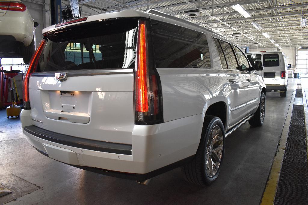 used 2018 Cadillac Escalade ESV car, priced at $23,995