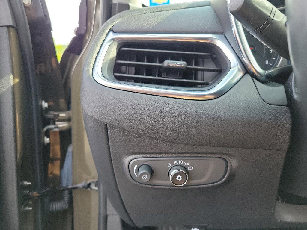 used 2023 Chevrolet Equinox car, priced at $21,495