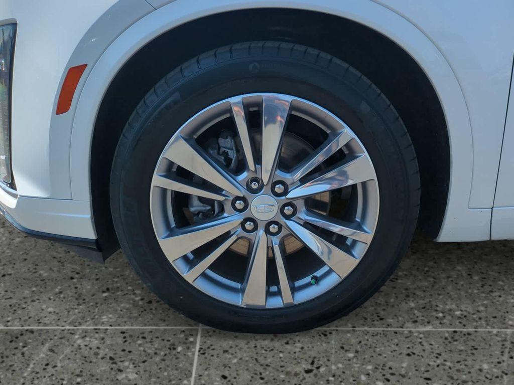 used 2024 Cadillac XT6 car, priced at $38,900