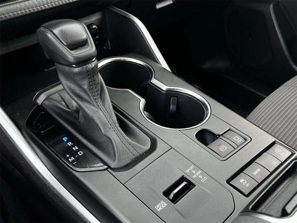 used 2022 Toyota Highlander car, priced at $25,657