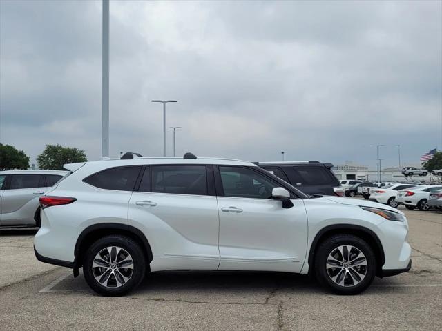 used 2022 Toyota Highlander Hybrid car, priced at $35,645