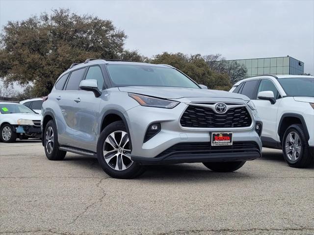 used 2023 Toyota Highlander car, priced at $35,987