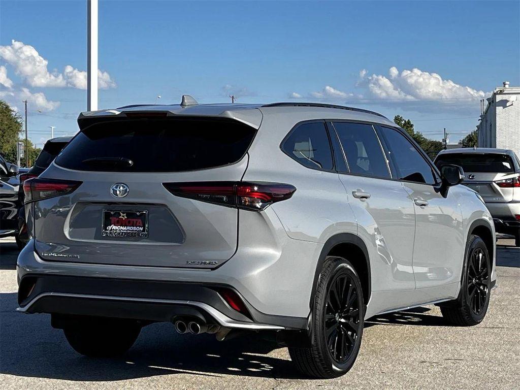 used 2025 Toyota Highlander car, priced at $48,998