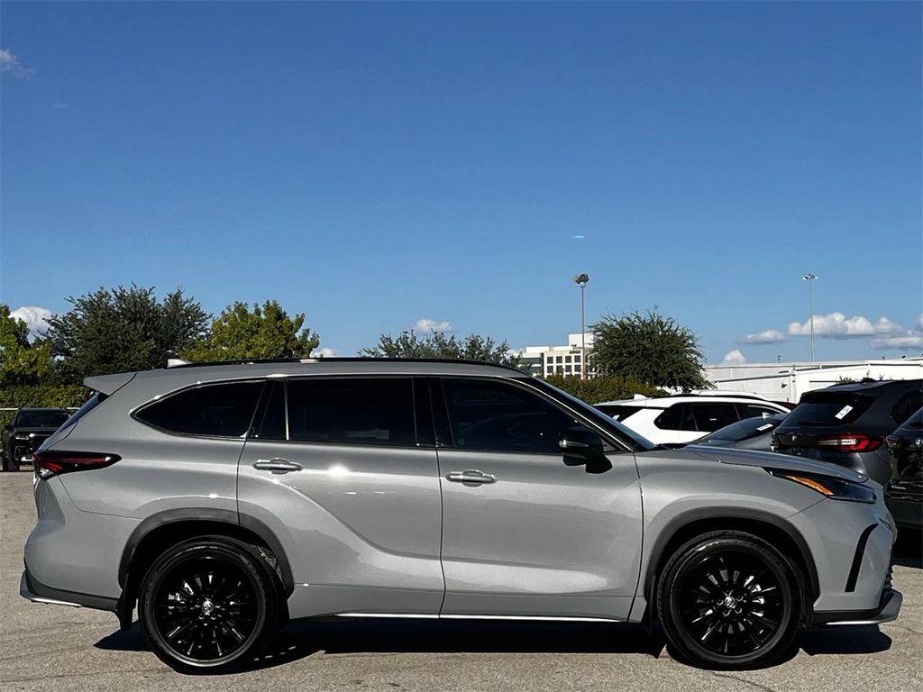 used 2025 Toyota Highlander car, priced at $48,998