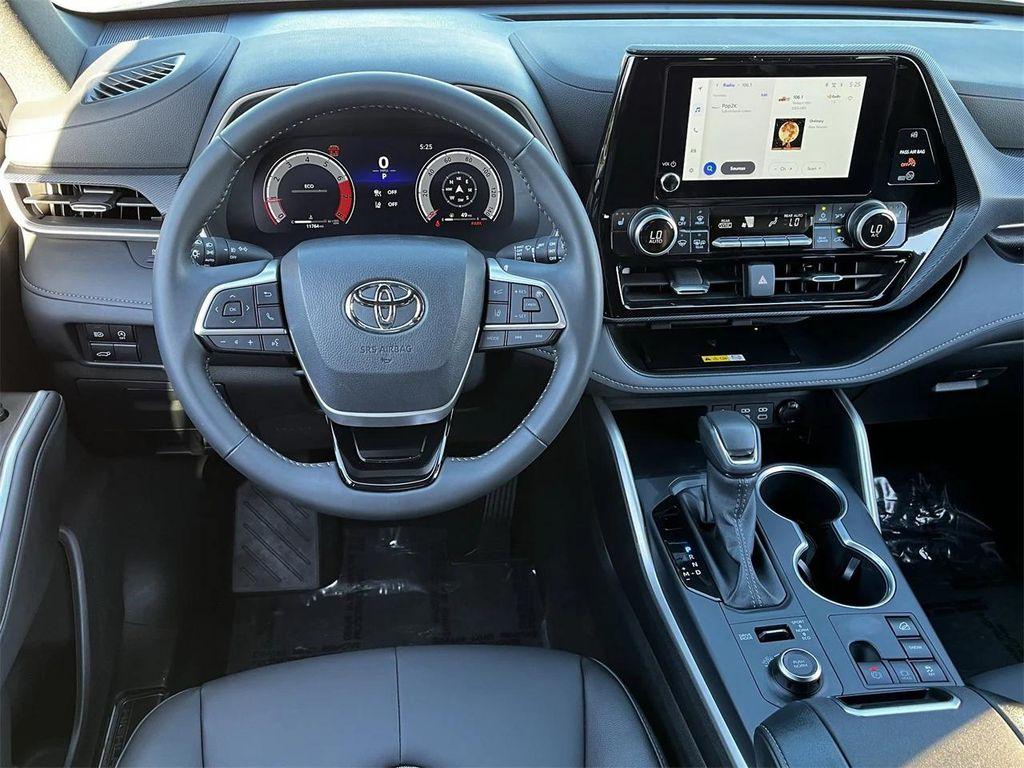 used 2025 Toyota Highlander car, priced at $48,998