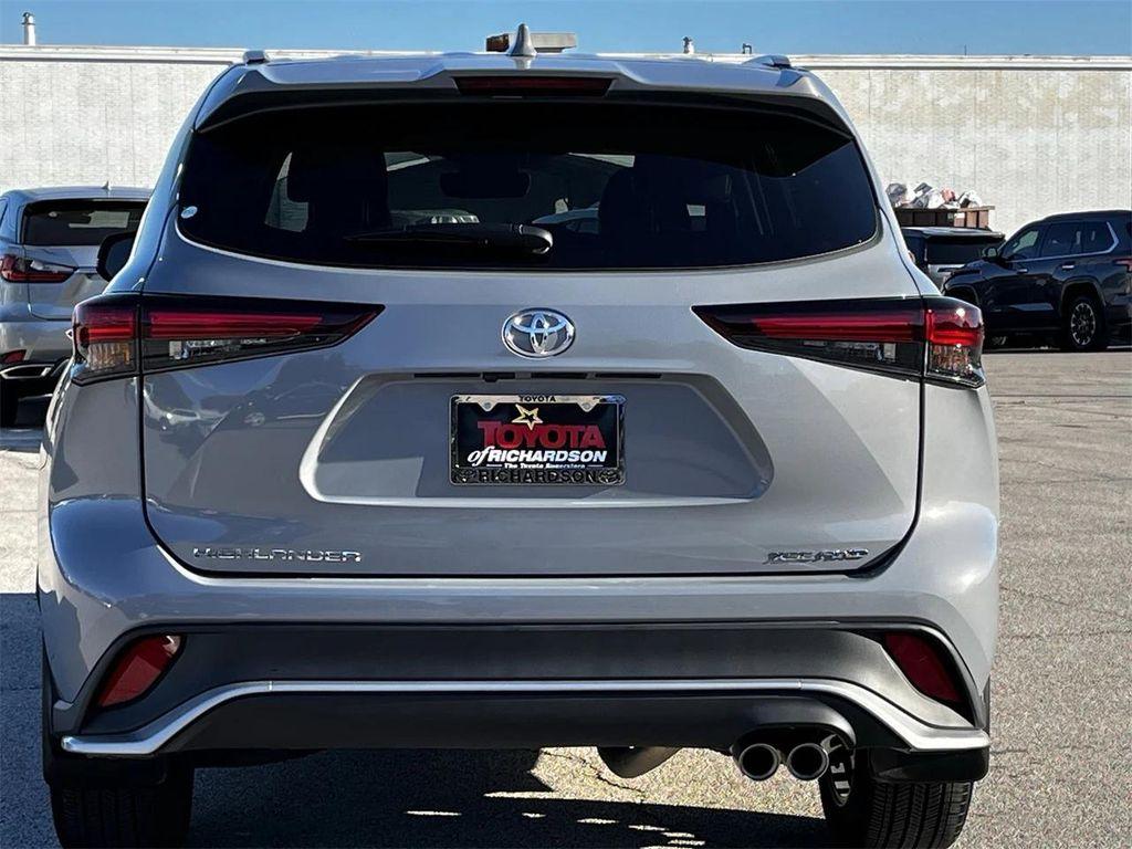 used 2025 Toyota Highlander car, priced at $48,998