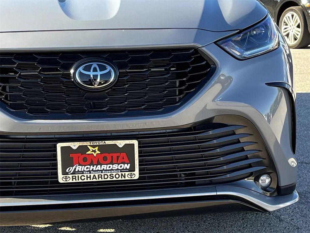 used 2025 Toyota Highlander car, priced at $48,998
