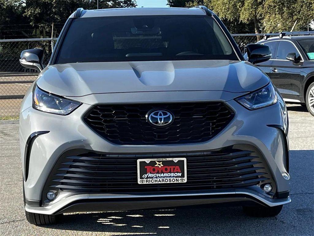 used 2025 Toyota Highlander car, priced at $48,998