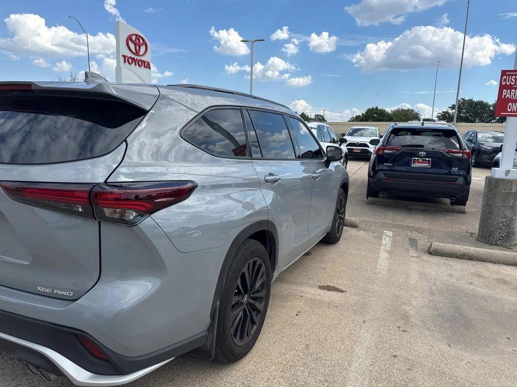 used 2025 Toyota Highlander car, priced at $48,998