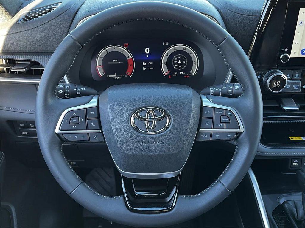 used 2025 Toyota Highlander car, priced at $48,998