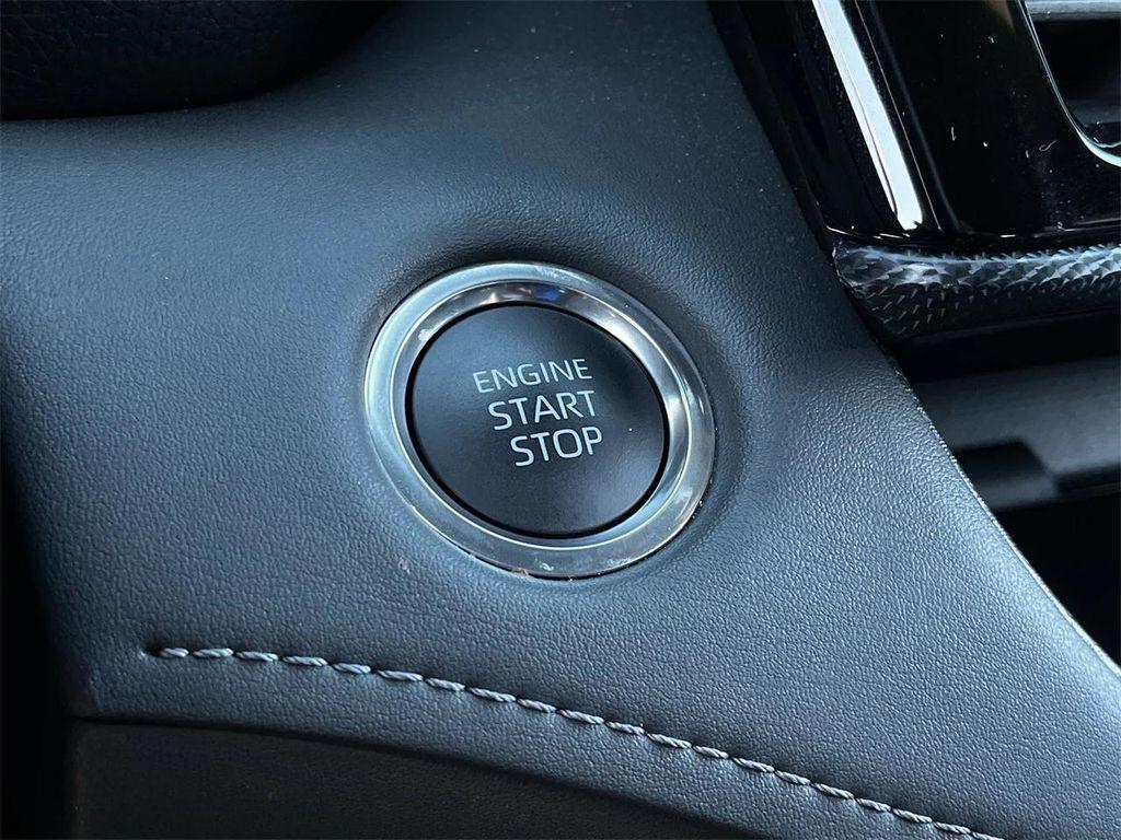 used 2025 Toyota Highlander car, priced at $48,998