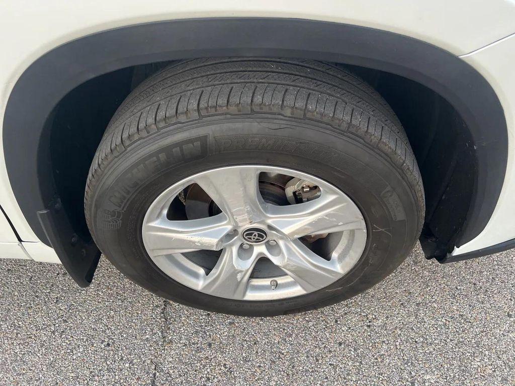 used 2024 Toyota Highlander car, priced at $31,998