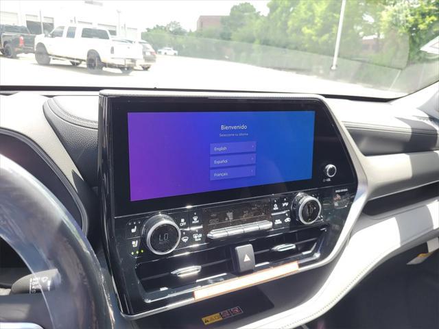 new 2025 Toyota Highlander car, priced at $54,672