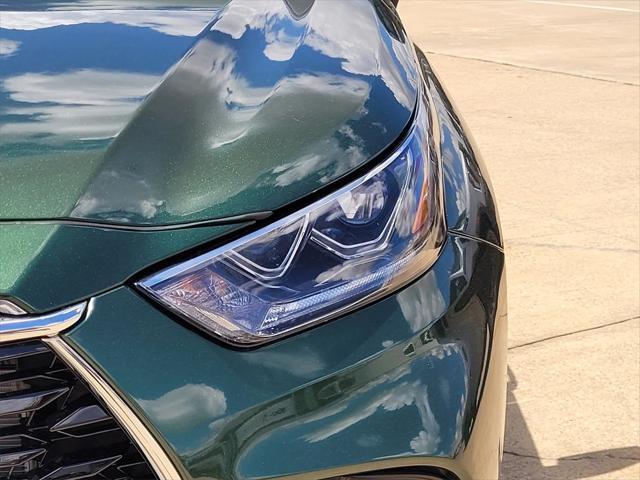 new 2025 Toyota Highlander car, priced at $54,672
