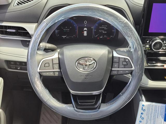 new 2025 Toyota Highlander car, priced at $54,672