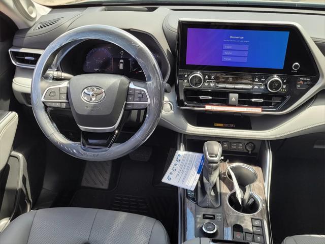 new 2025 Toyota Highlander car, priced at $54,672