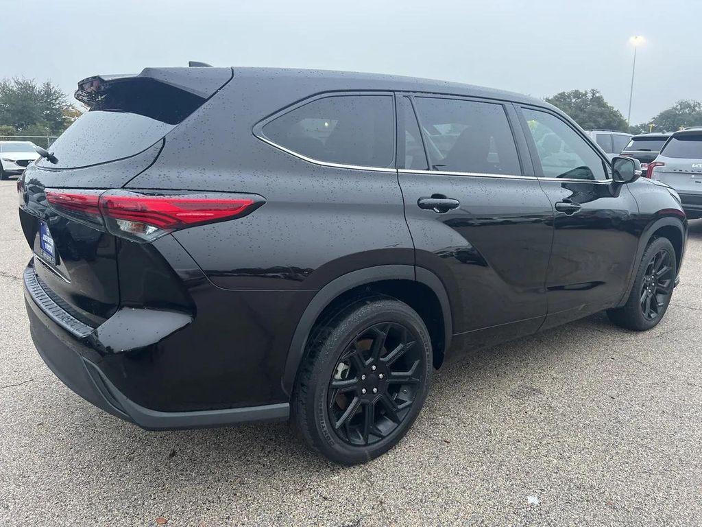 used 2022 Toyota Highlander car, priced at $30,516