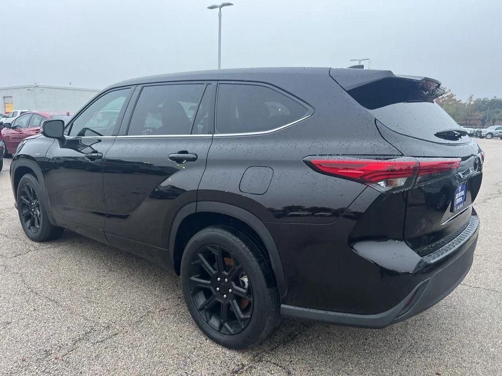 used 2022 Toyota Highlander car, priced at $30,516