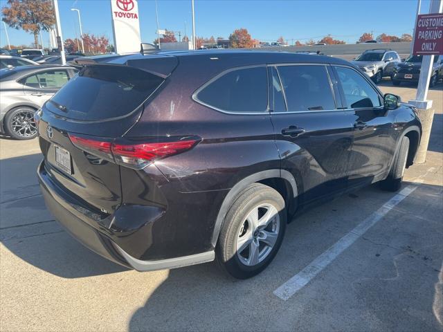 used 2022 Toyota Highlander car, priced at $31,538