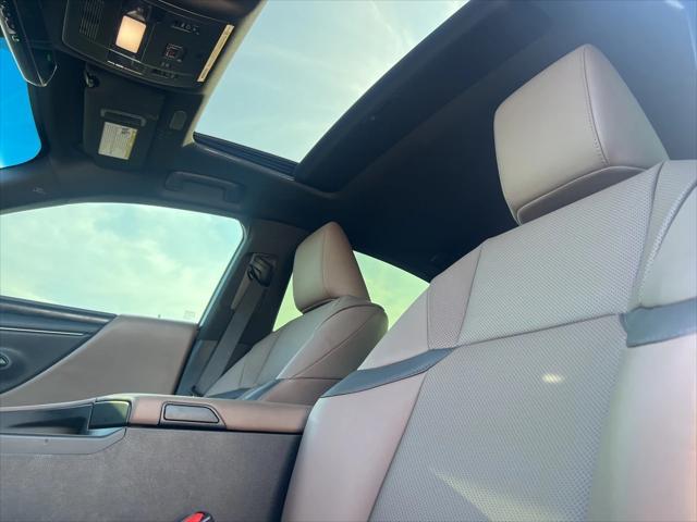 used 2025 Lexus ES 350 car, priced at $46,889