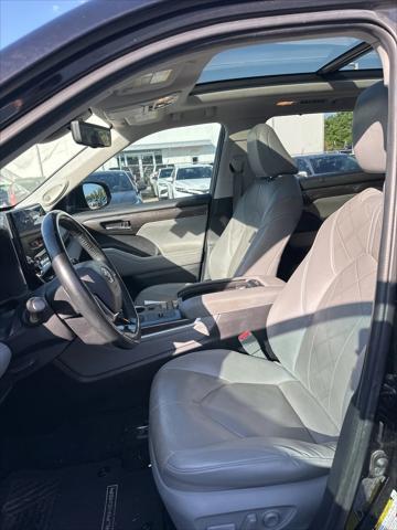 used 2021 Toyota Highlander Hybrid car, priced at $32,855