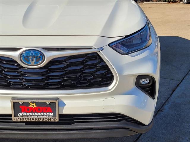 used 2020 Toyota Highlander Hybrid car, priced at $36,987