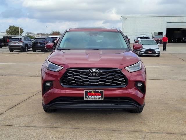 used 2022 Toyota Highlander car, priced at $32,913