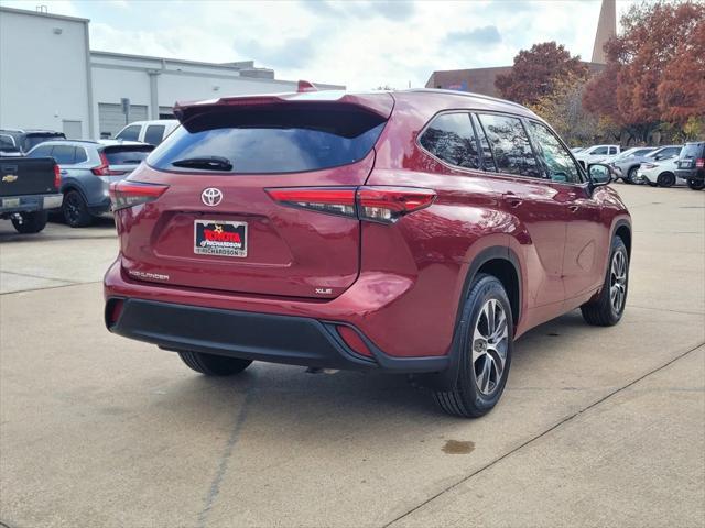 used 2022 Toyota Highlander car, priced at $32,913