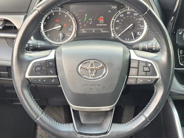 used 2022 Toyota Highlander car, priced at $32,913