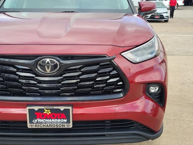 used 2022 Toyota Highlander car, priced at $32,913