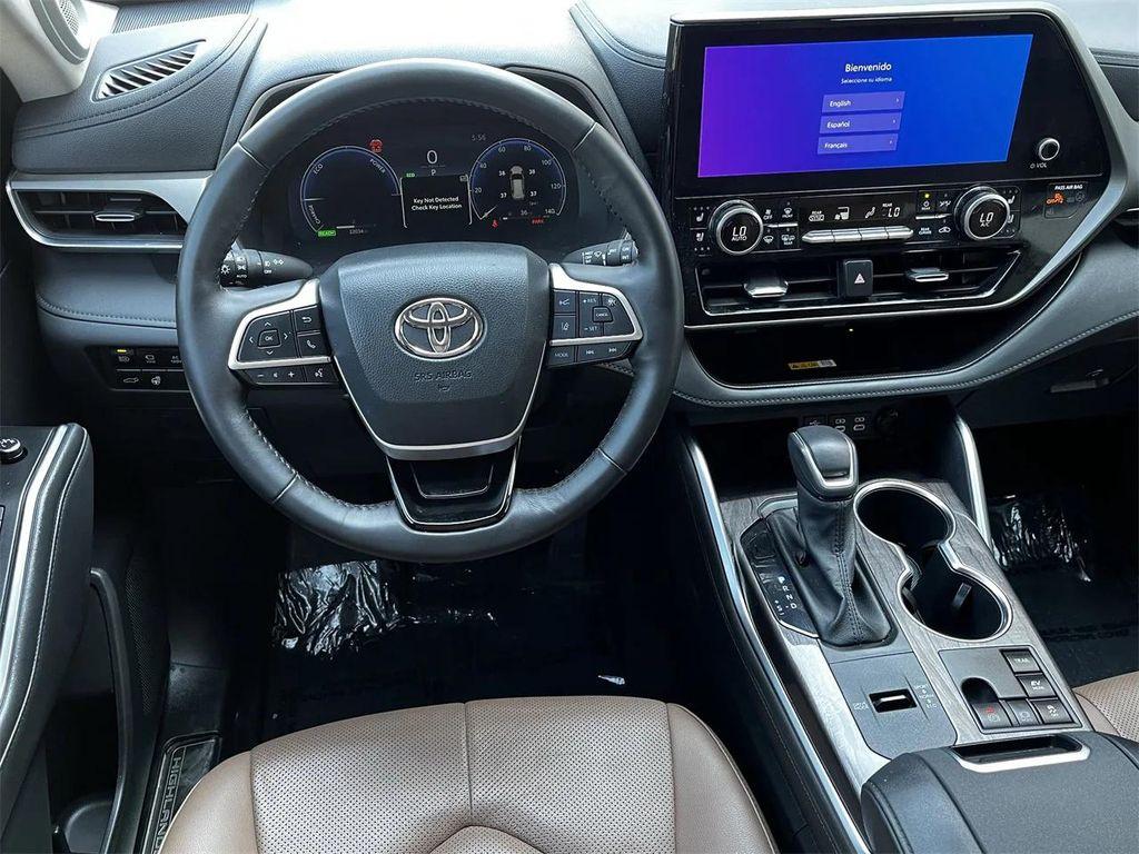 used 2025 Toyota Highlander Hybrid car, priced at $49,427