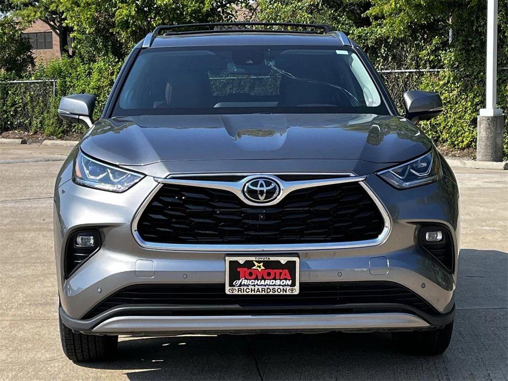 used 2025 Toyota Highlander Hybrid car, priced at $49,427