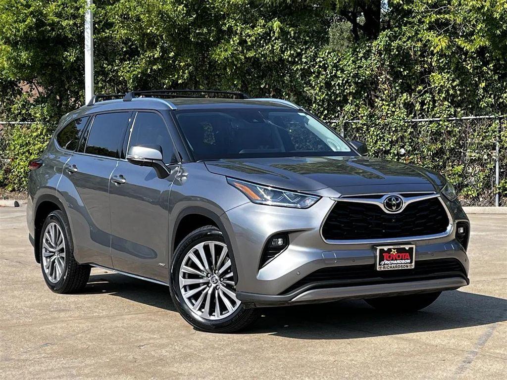 used 2025 Toyota Highlander Hybrid car, priced at $49,427
