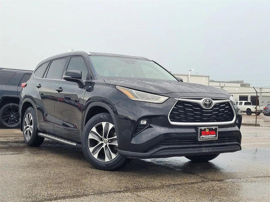 used 2022 Toyota Highlander car, priced at $35,998
