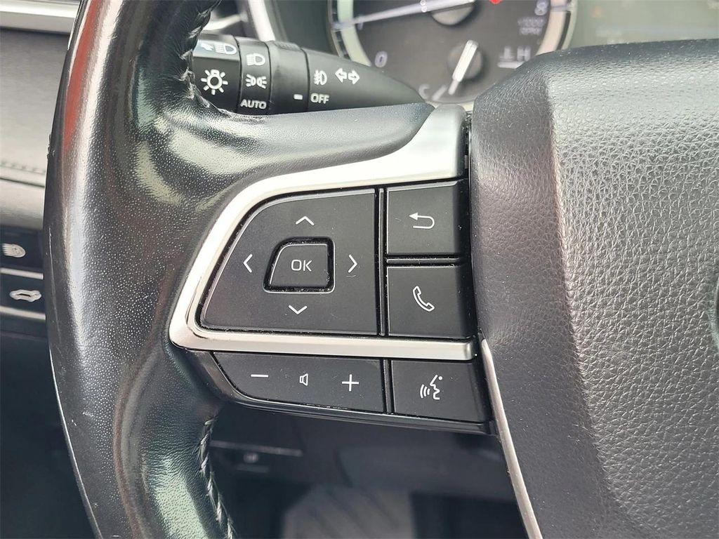 used 2022 Toyota Highlander car, priced at $30,824