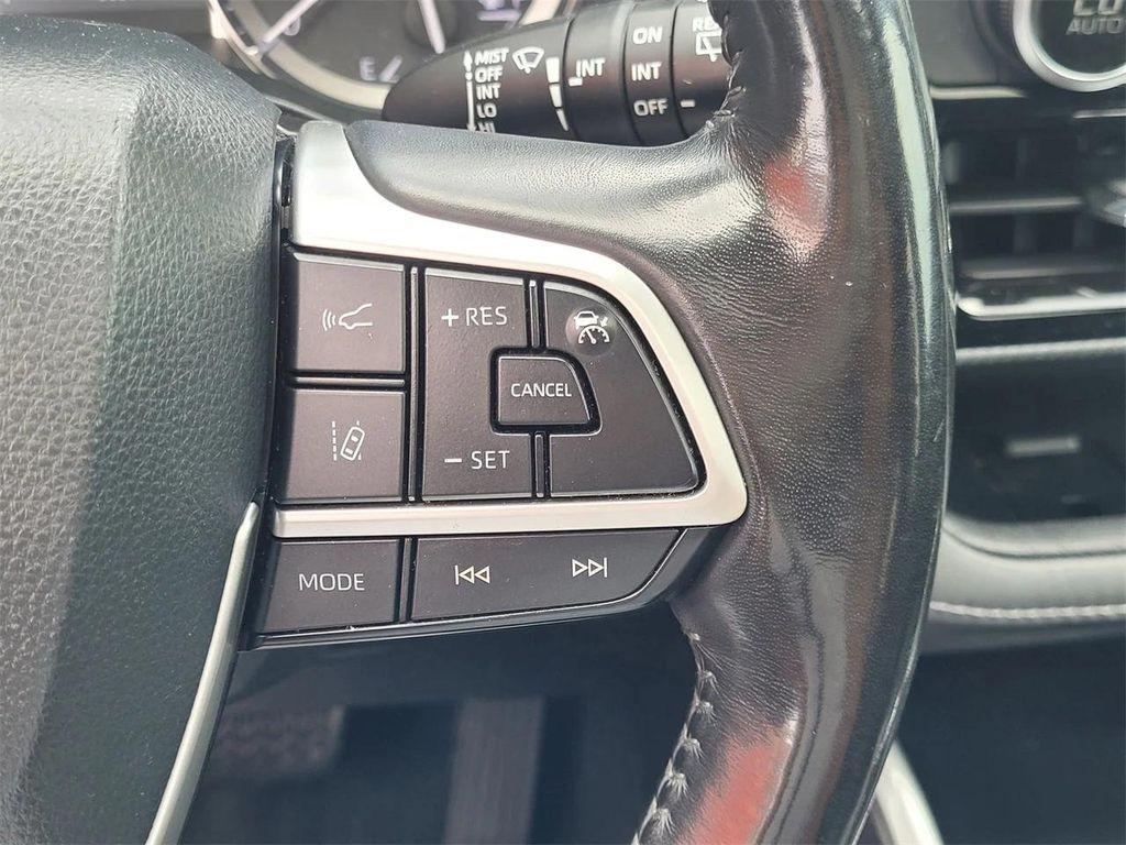 used 2022 Toyota Highlander car, priced at $30,824