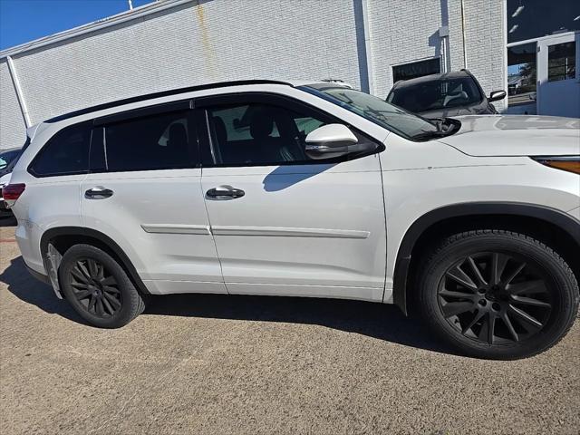 used 2018 Toyota Highlander car, priced at $23,988