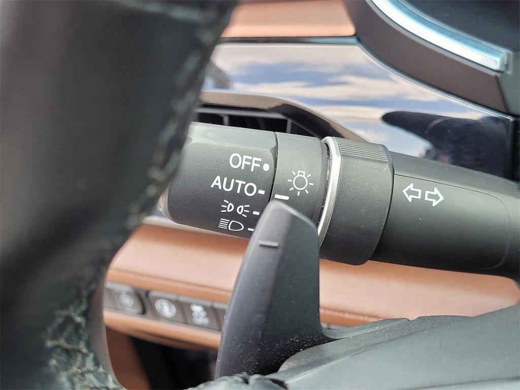 used 2023 Acura MDX car, priced at $38,681