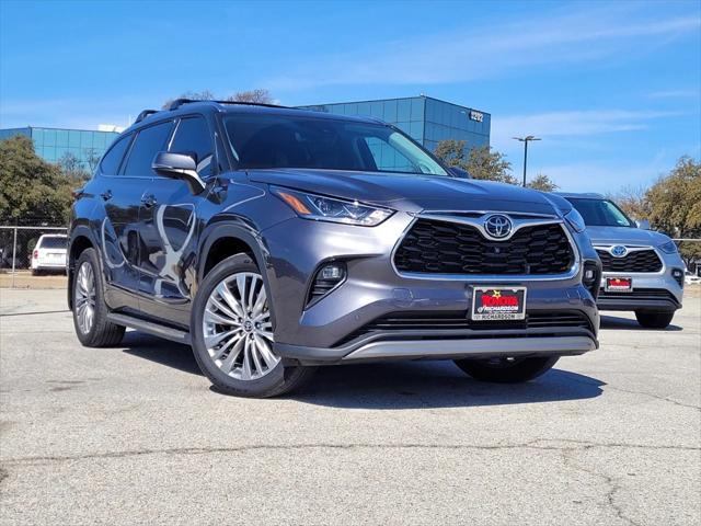 used 2022 Toyota Highlander car, priced at $39,998