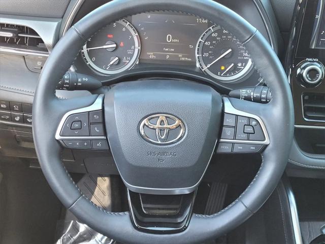 used 2022 Toyota Highlander car, priced at $39,998