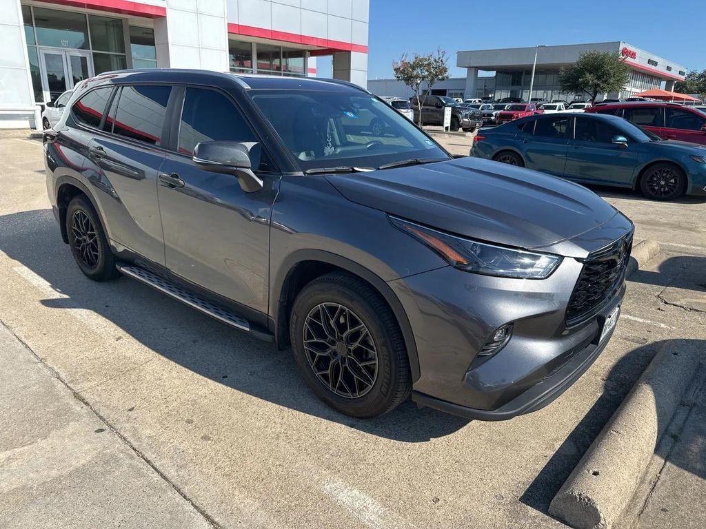 used 2023 Toyota Highlander car, priced at $36,988