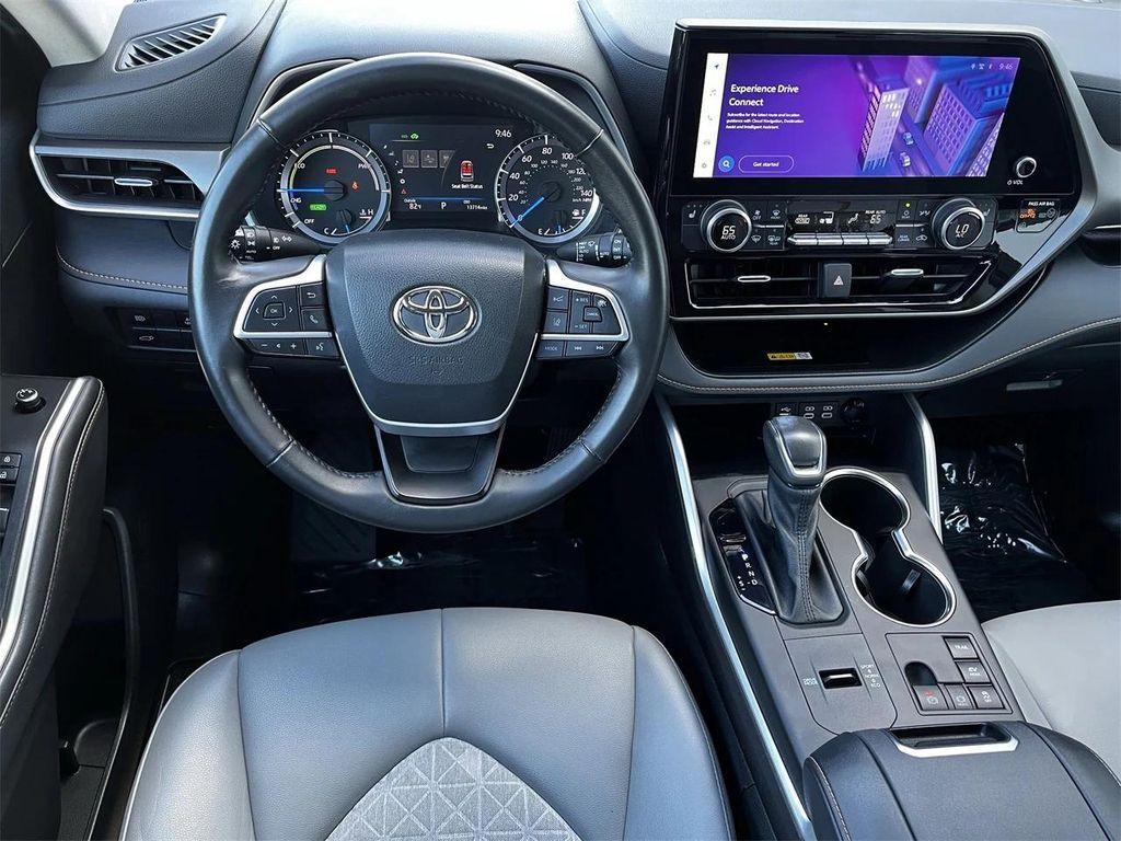 used 2023 Toyota Highlander Hybrid car, priced at $44,998