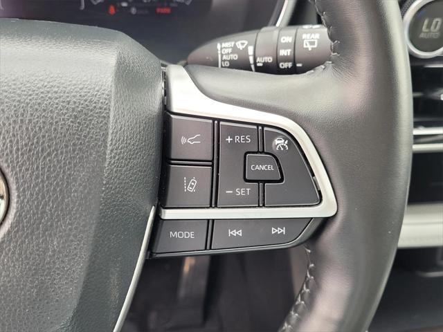 used 2023 Toyota Highlander car, priced at $40,887