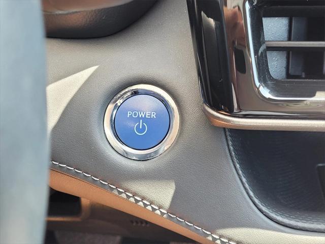 used 2022 Toyota Highlander Hybrid car, priced at $38,191