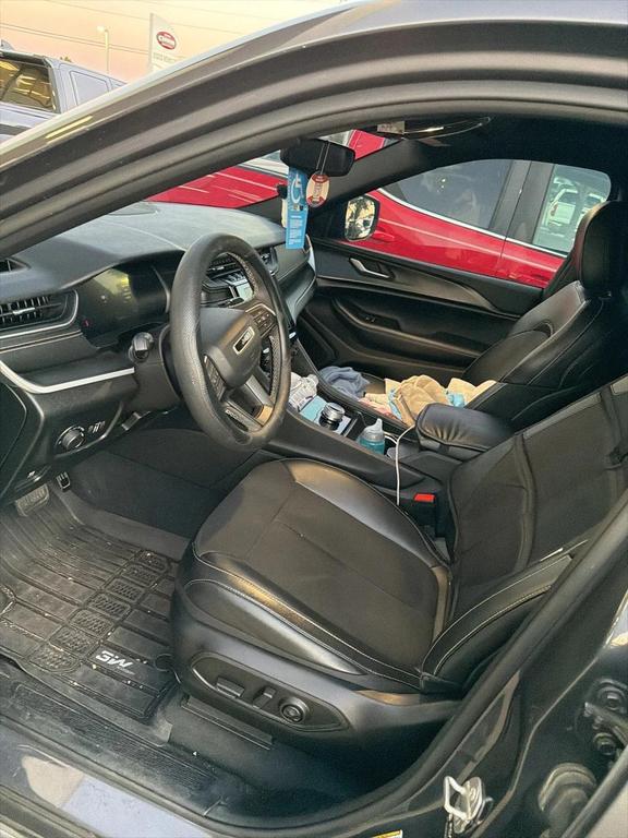 used 2024 Jeep Grand Cherokee L car