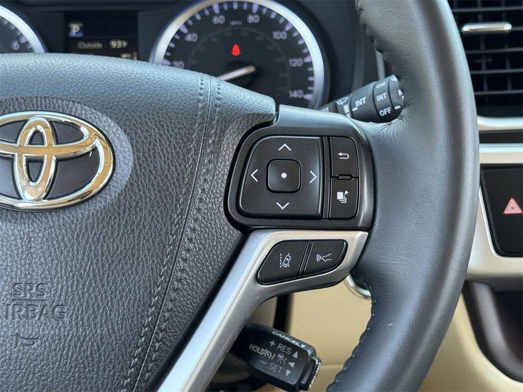used 2019 Toyota Highlander car, priced at $29,787