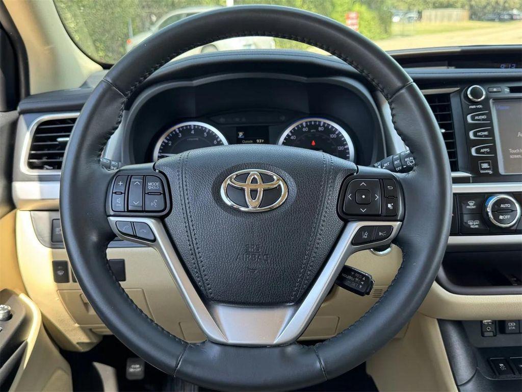 used 2019 Toyota Highlander car, priced at $29,787
