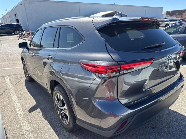 used 2022 Toyota Highlander car, priced at $32,998